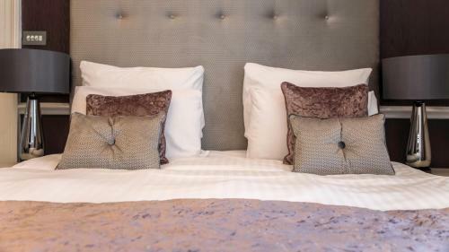 Queens Court Hotel