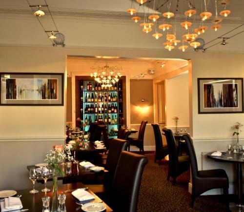 Queens Court Hotel