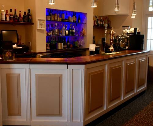 Queens Court Hotel