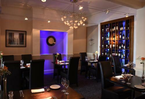 Queens Court Hotel