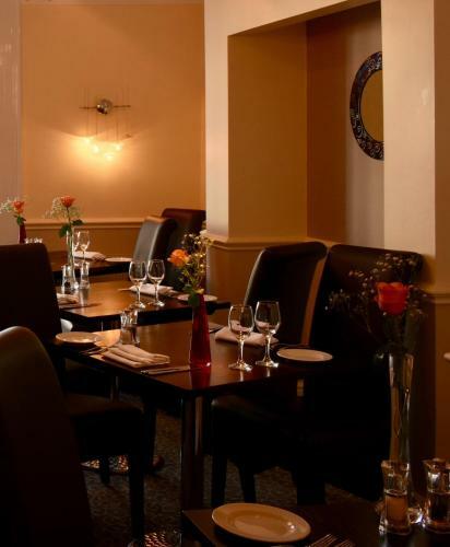 Queens Court Hotel
