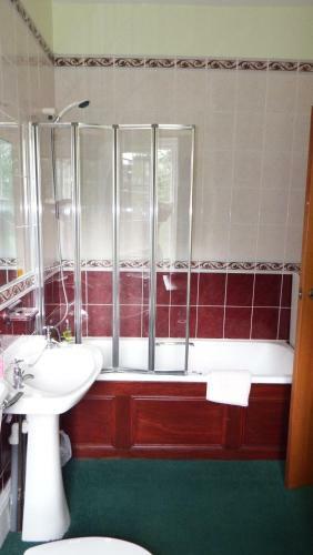 Hostal Whitchester Christian Centre