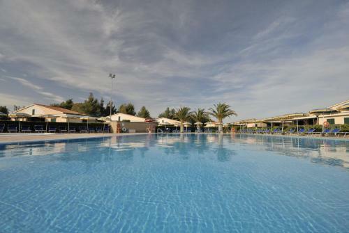 Villaggio Turistico La Cecinella