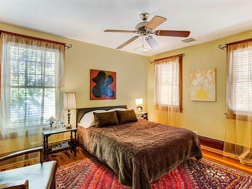 Bed & Breakfast Adora Inn