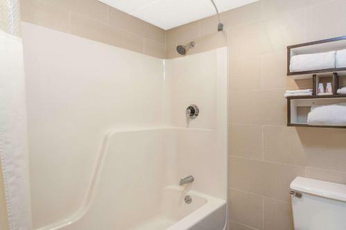 Hotel Howard Johnson By Wyndham Suffern