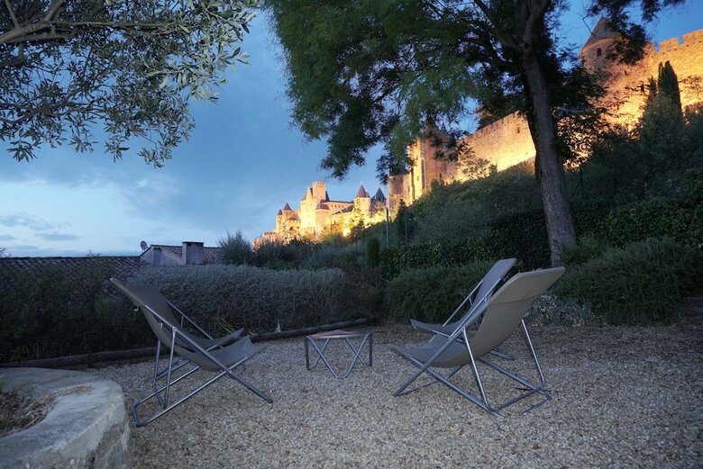 Sous Les Courtines