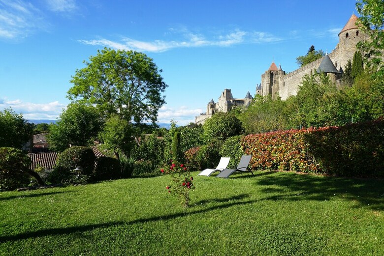 Sous Les Courtines