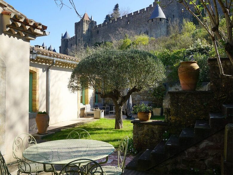 Sous Les Courtines