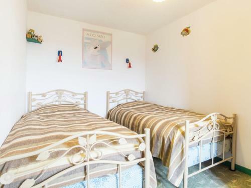 Lovely Holiday Home Amidst Meadows In Sourdeval-les-bois