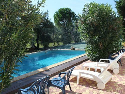 Extravagant Holiday Home In Piolenc With Private Pool