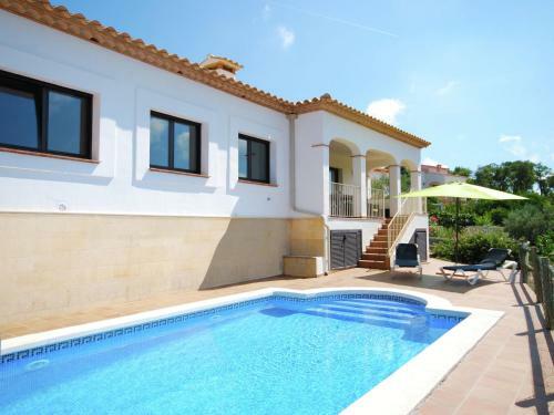 Luxurious Villa With Private Pool In Calonge Spain