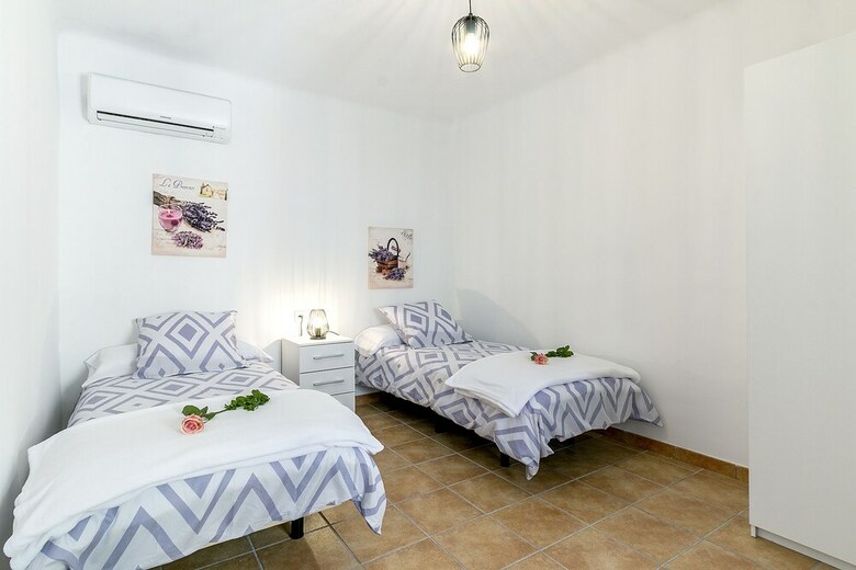 Town House Cas Decu