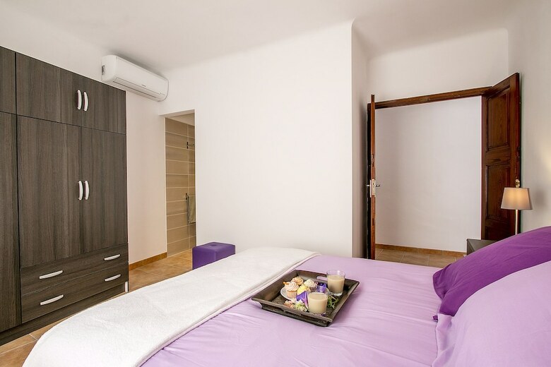 Town House Cas Decu