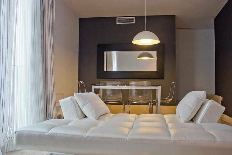 Aparthotel Elvira Suites