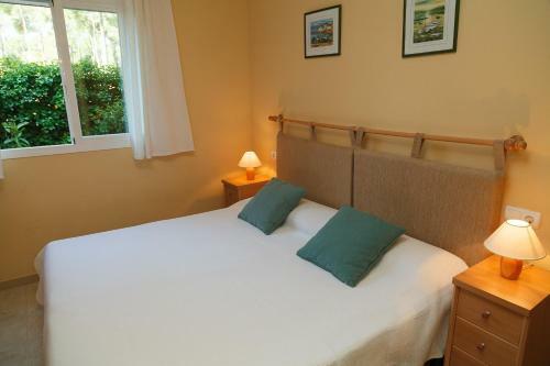 Uhc Golden Pineda Apartments