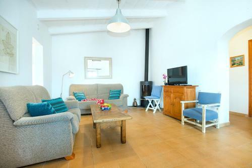 Lovely Villa Llenaire In A Great Location
