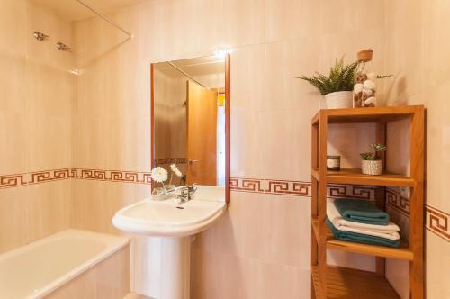 Lets Holidays Sant Sebasti� Apartment