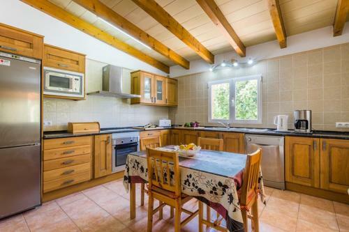 Cala San Vicente Villa Sleeps 6 Pool Air Con Wifi