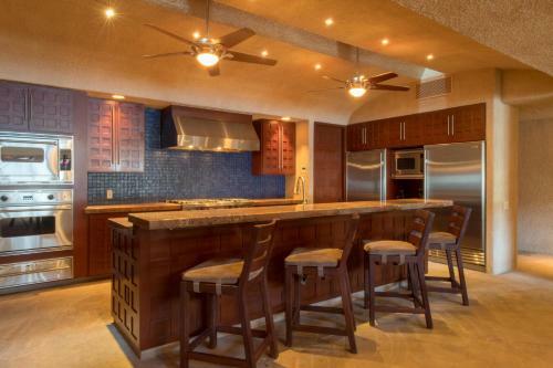 Beachfront Luxury With Staff, Villa Tranquilidad
