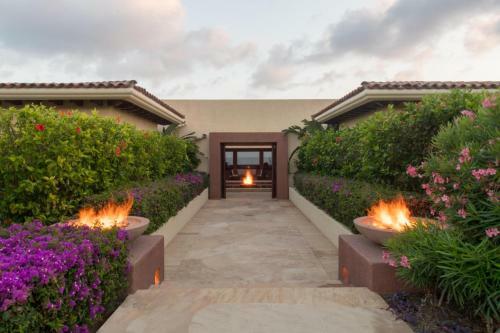 Beachfront Luxury With Staff, Villa Tranquilidad