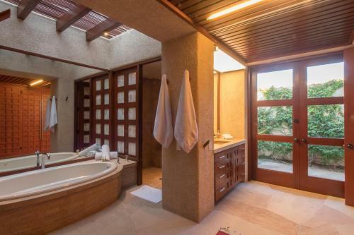 Beachfront Luxury With Staff, Villa Tranquilidad