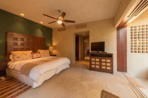 Beachfront Luxury With Staff, Villa Tranquilidad