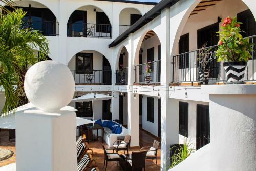 Hotel La Marina Inn