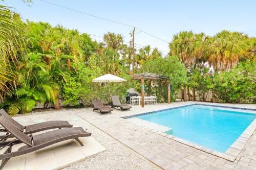 Sugar Plum Hideaway East