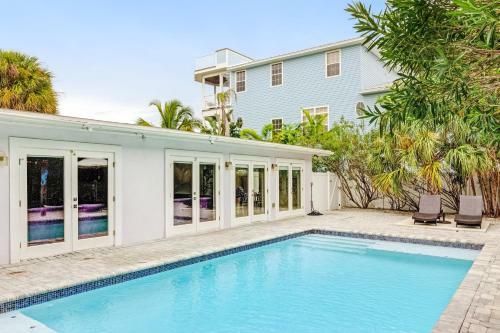 Sugar Plum Hideaway East