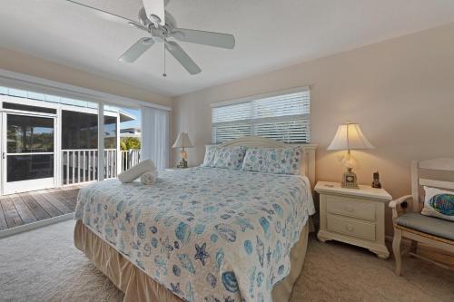 Holly Hideaway