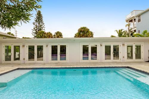 Sugar Plum Hideaway West