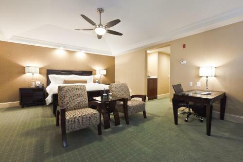 Hotel Town & Country Inn And Suites