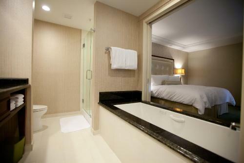 Hotel Town & Country Inn And Suites