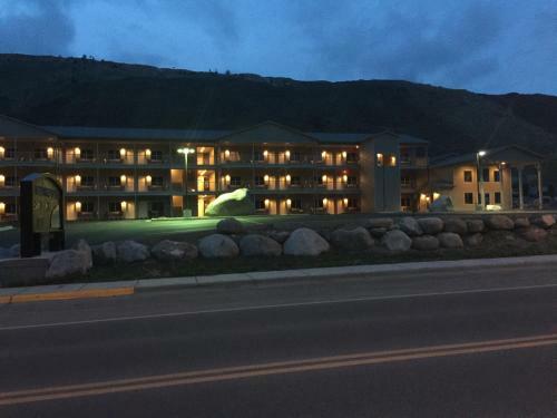 Posada Yellowstone Big Rock Inn