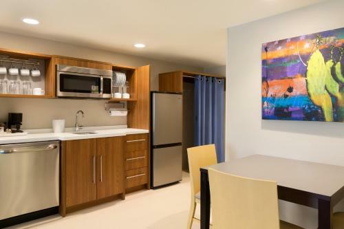 Hotel Home2 Suites By Hilton Glendale Westgate