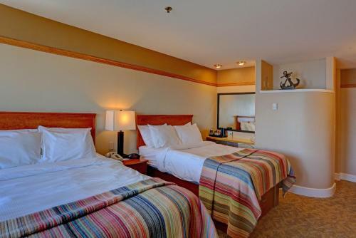 Hotel Land's End Resort