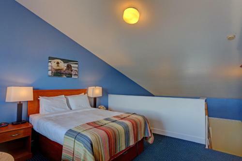 Hotel Land's End Resort