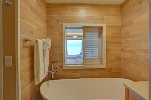 Hotel Land's End Resort