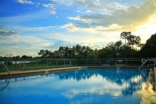 Palm Lakefront Resort And Hostel