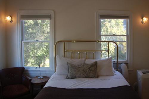 Bed & Breakfast Cedar Gables Inn
