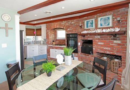 4801 Seashore Drive (68270)