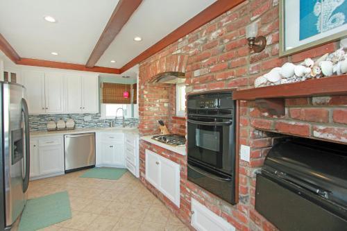 4801 Seashore Drive (68270)