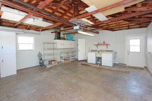 4801 Seashore Drive (68270)