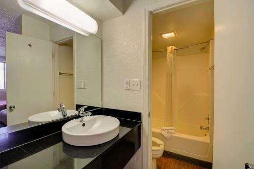 Hotel Motel 6 Oklahoma City North - Frontier City