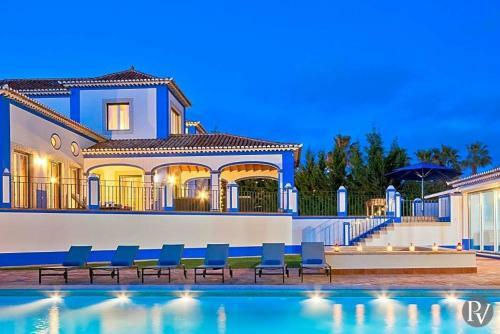 Olhos de Agua Villa Sleeps 10 Pool Air Con Wifi