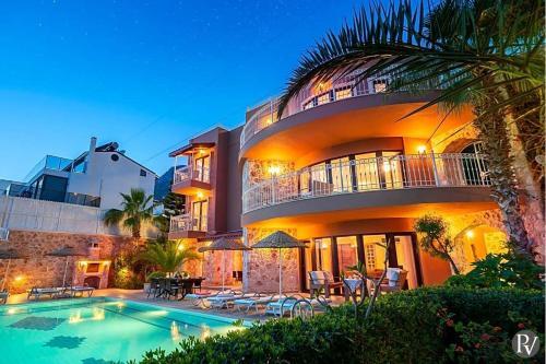 Kalkan Villa Sleeps 10 Pool Wifi