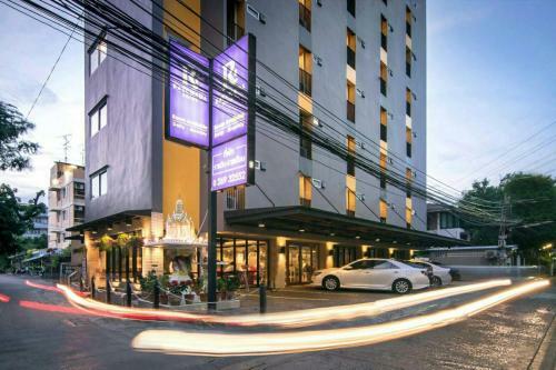 Ratchada Point Hotel
