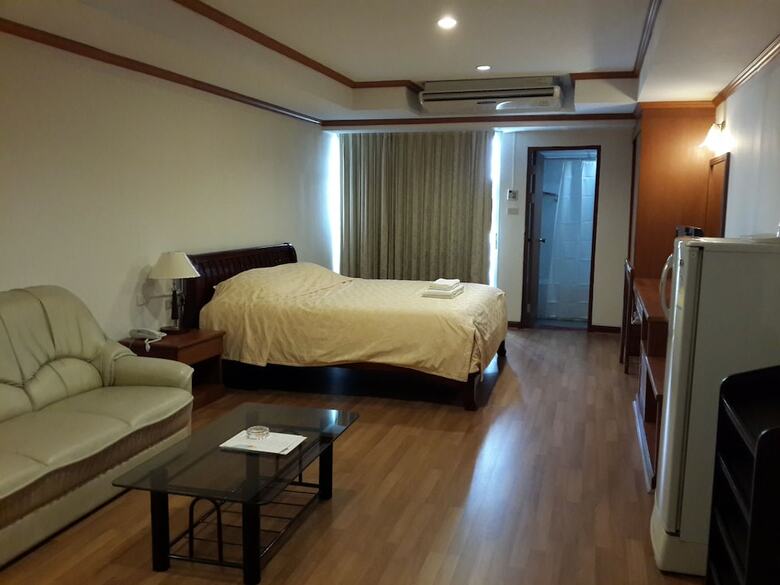 Hotel Nanatai Suites