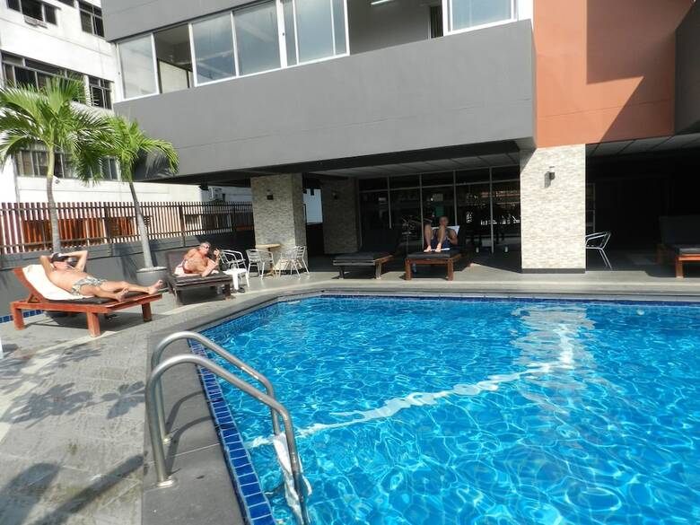 Hotel Nanatai Suites