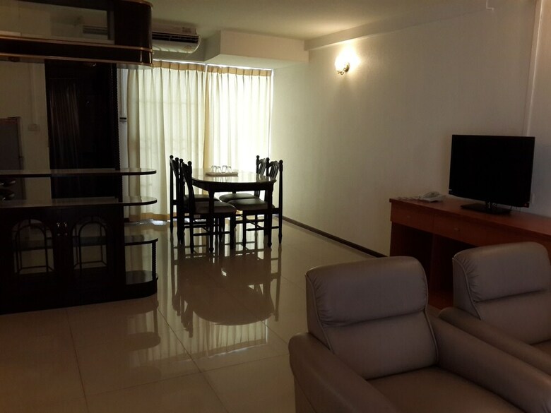 Hotel Nanatai Suites